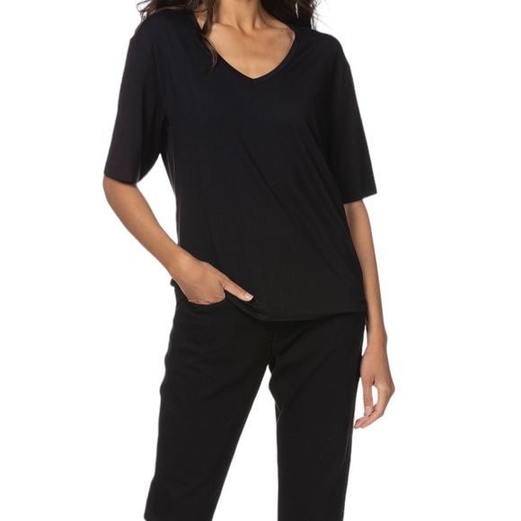 Kathie Lee Collection Tops - Kathie Lee Collection Black V-Neck Top Sz L